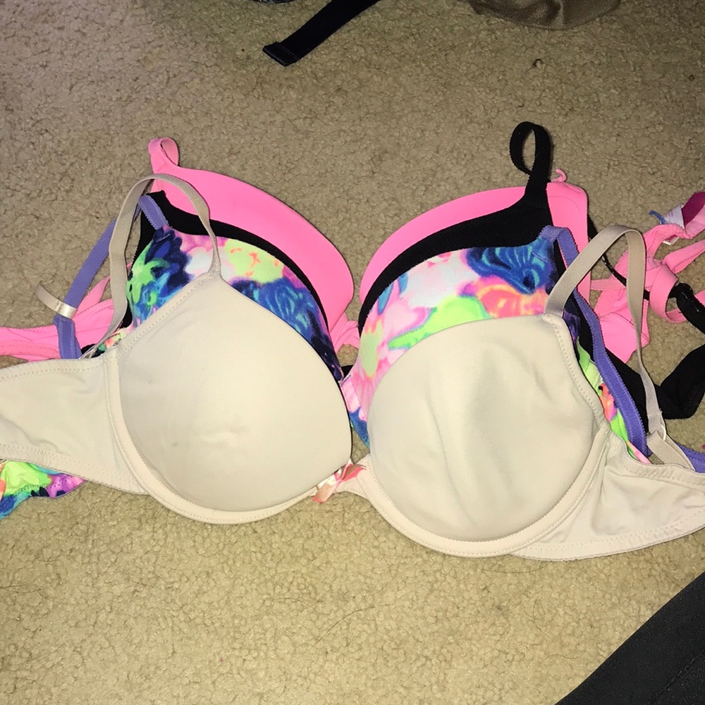Set of 4 victoria secret bras